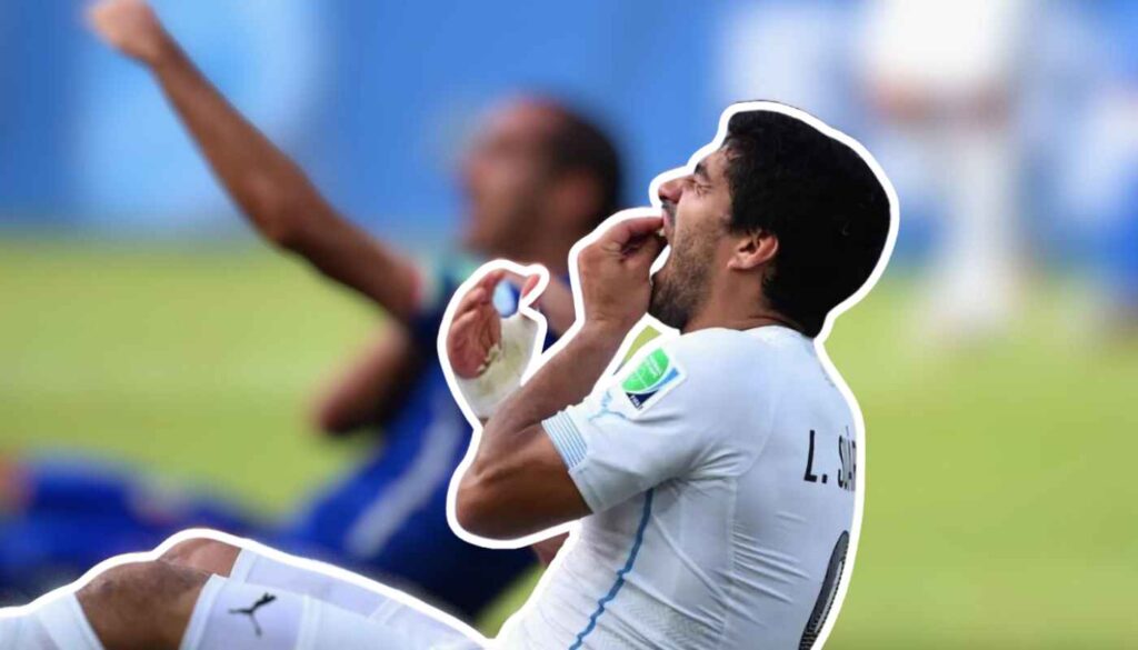 Luis Suarez Bites Giorgio Chiellini