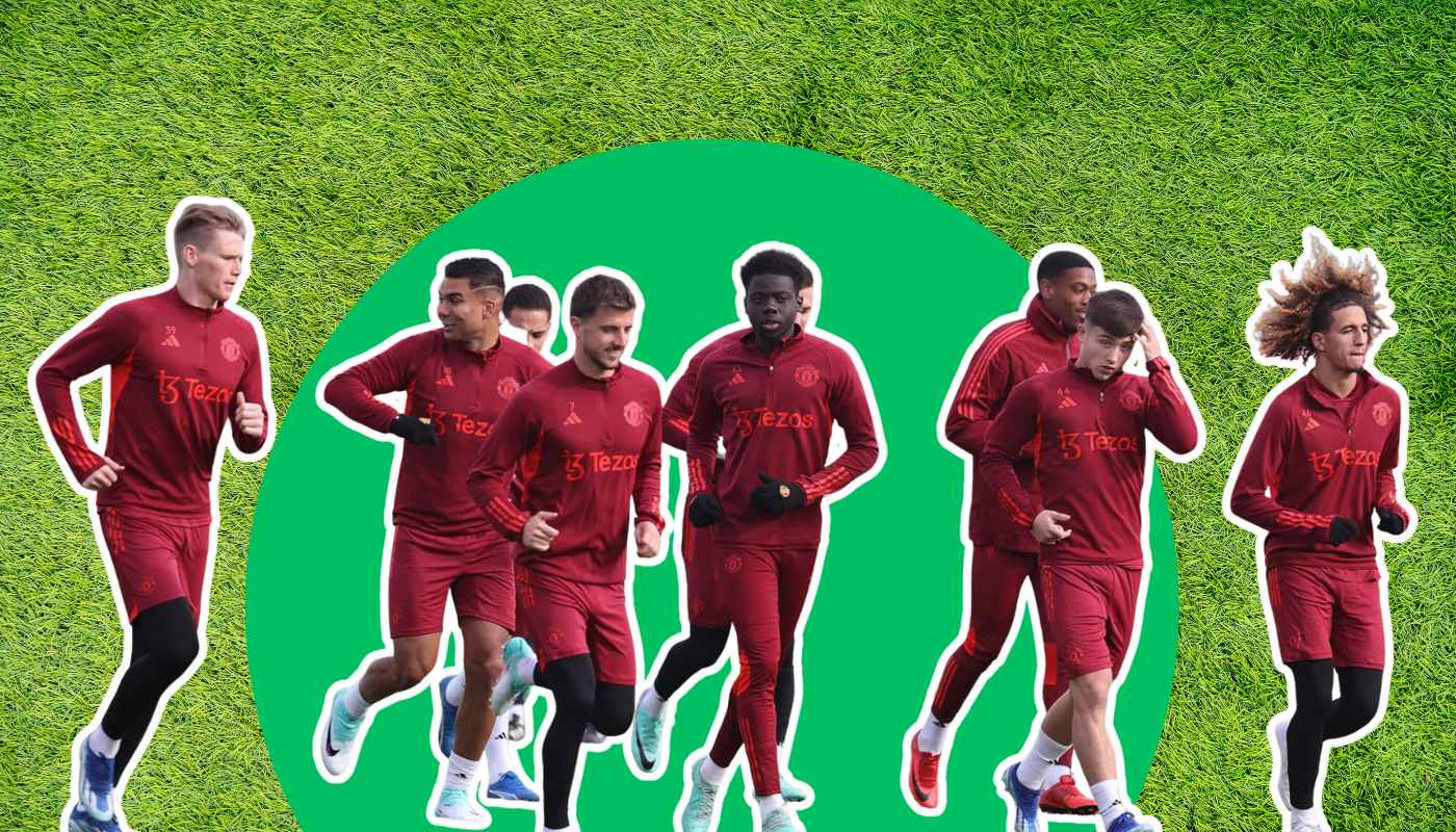 Manchester United players training.